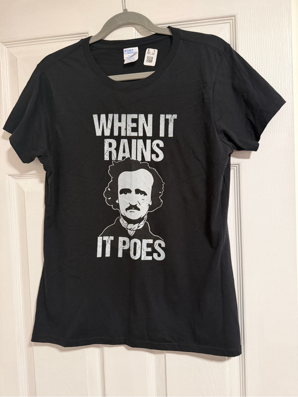 NEW Women’s Edgar Allen Poe Graphic Tee- Humor- When it Rains it Poes- Size XL
